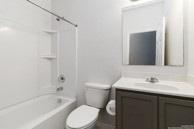 647 Trinity, San Antonio, TX 78260