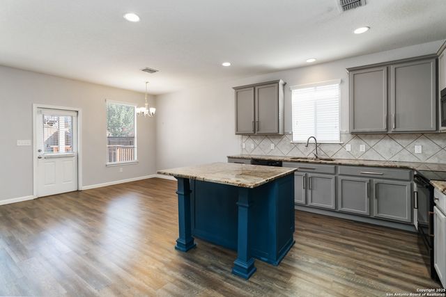 647 Trinity, San Antonio, TX 78260