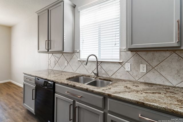 647 Trinity, San Antonio, TX 78260
