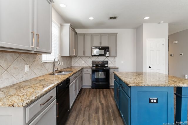 647 Trinity, San Antonio, TX 78260