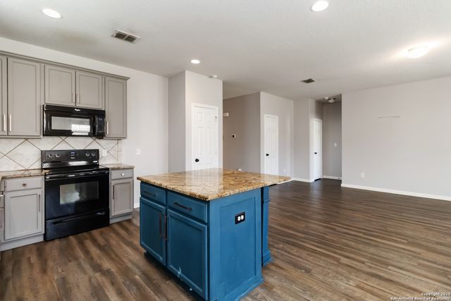 647 Trinity, San Antonio, TX 78260