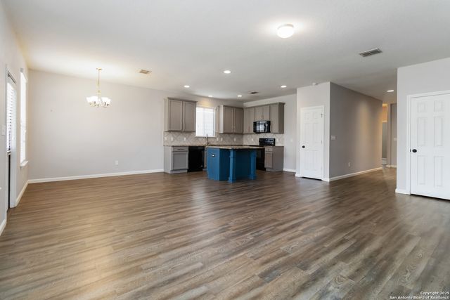 647 Trinity, San Antonio, TX 78260
