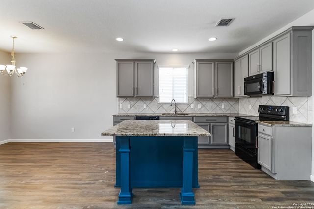 647 Trinity, San Antonio, TX 78260
