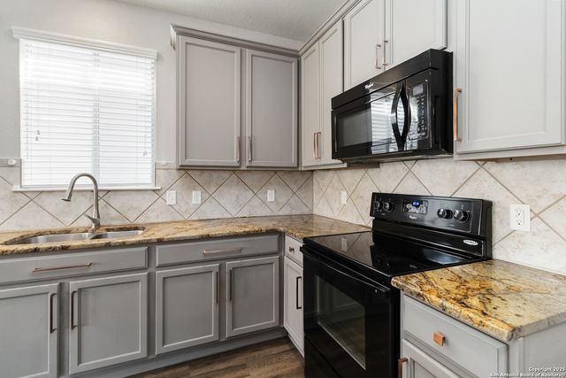 647 Trinity, San Antonio, TX 78260