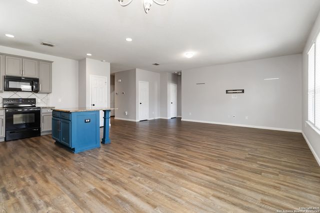 647 Trinity, San Antonio, TX 78260