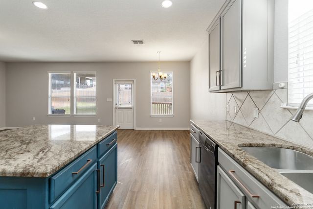 647 Trinity, San Antonio, TX 78260
