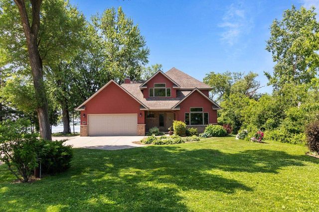 2740 MARINE DRIVE, Oshkosh, WI 54901