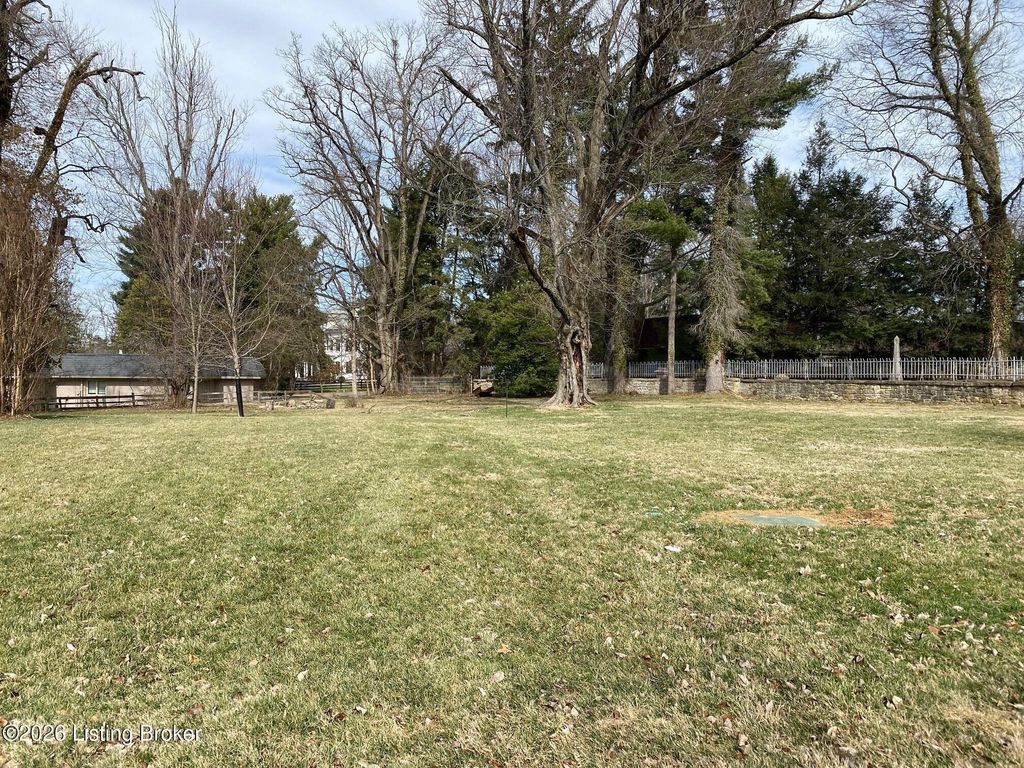 3403 Cabin Cir, Louisville, KY 40222