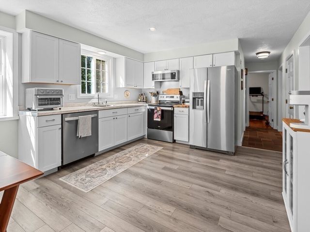 69 Walnut St, Upton, MA 01568