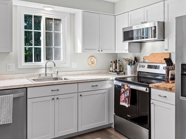 69 Walnut St, Upton, MA 01568