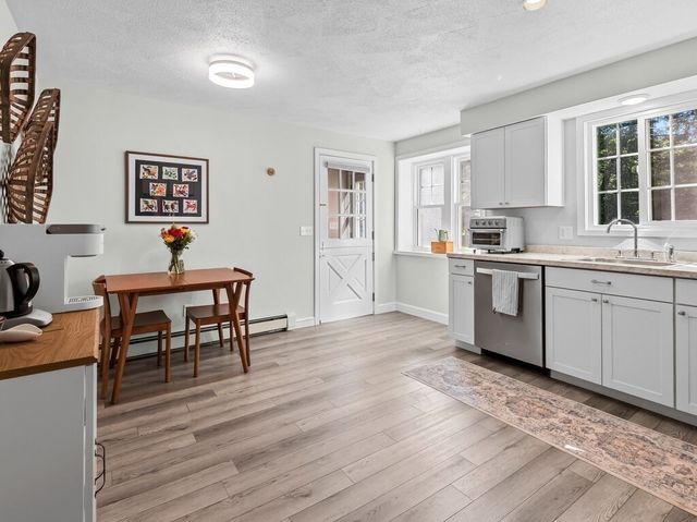 69 Walnut St, Upton, MA 01568