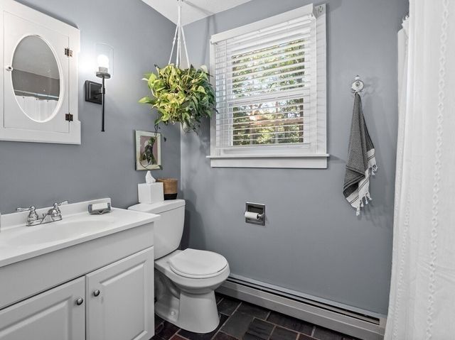 69 Walnut St, Upton, MA 01568
