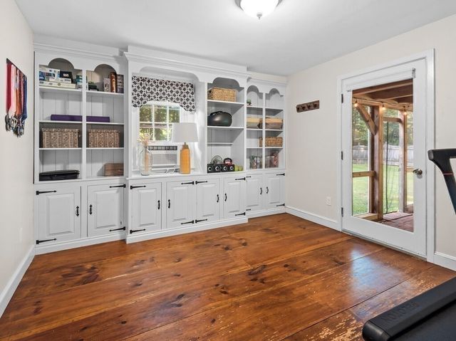 69 Walnut St, Upton, MA 01568
