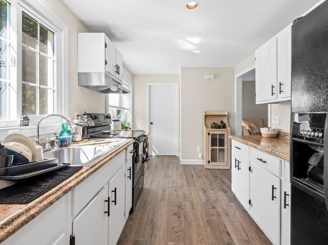 69 Walnut St, Upton, MA 01568