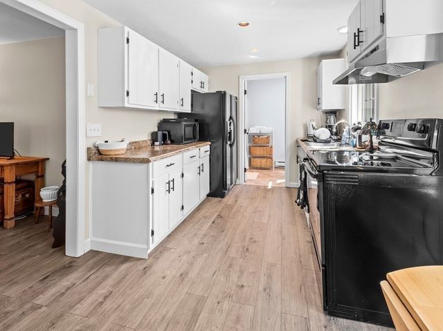 69 Walnut St, Upton, MA 01568