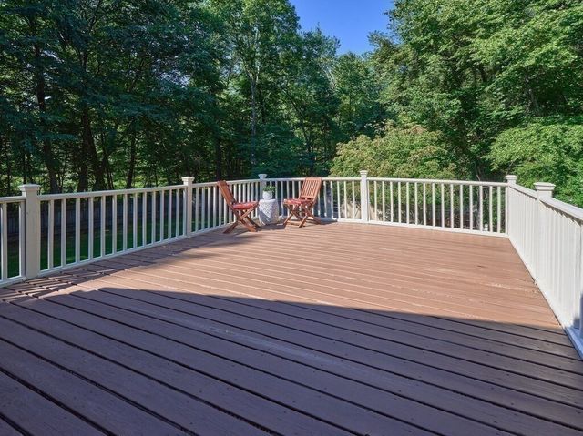69 Walnut St, Upton, MA 01568