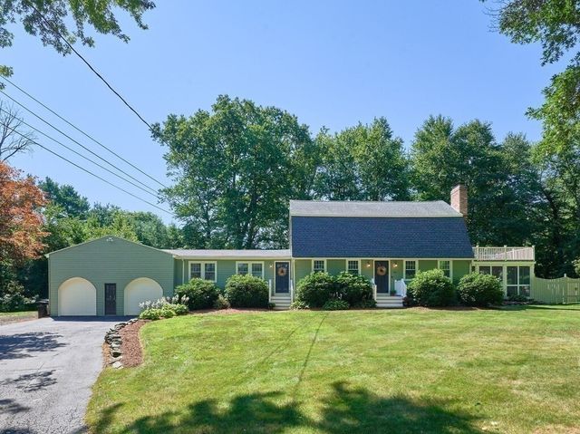 69 Walnut St, Upton, MA 01568