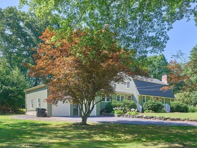 69 Walnut St, Upton, MA 01568