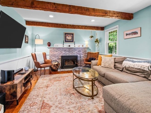 69 Walnut St, Upton, MA 01568
