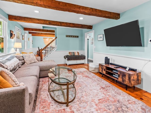 69 Walnut St, Upton, MA 01568