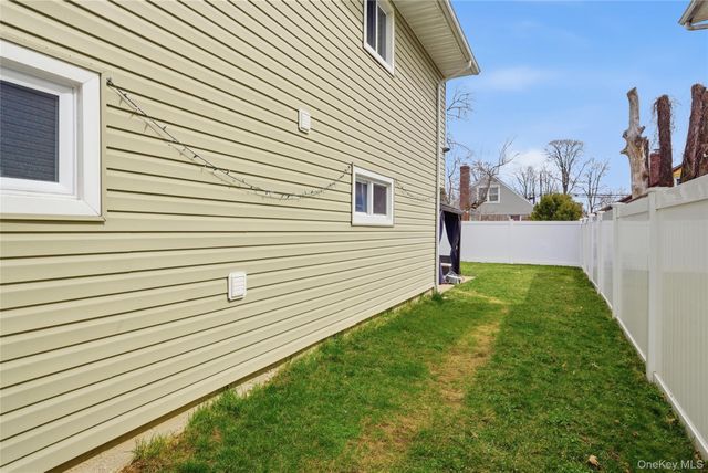 38 Sutton Street, Hempstead, NY 11550
