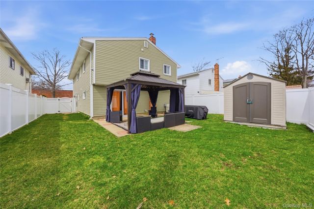 38 Sutton Street, Hempstead, NY 11550