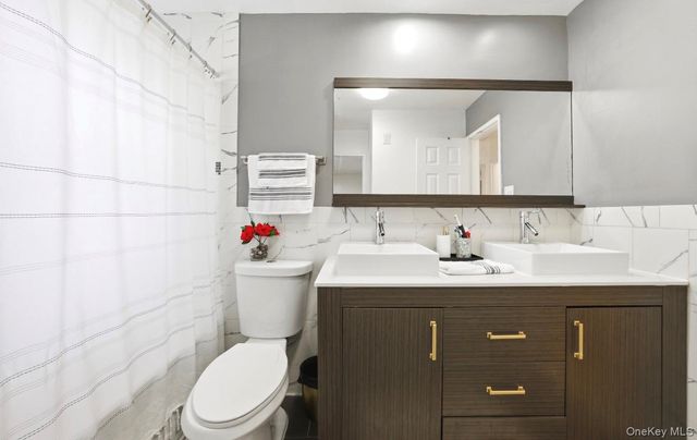 38 Sutton Street, Hempstead, NY 11550