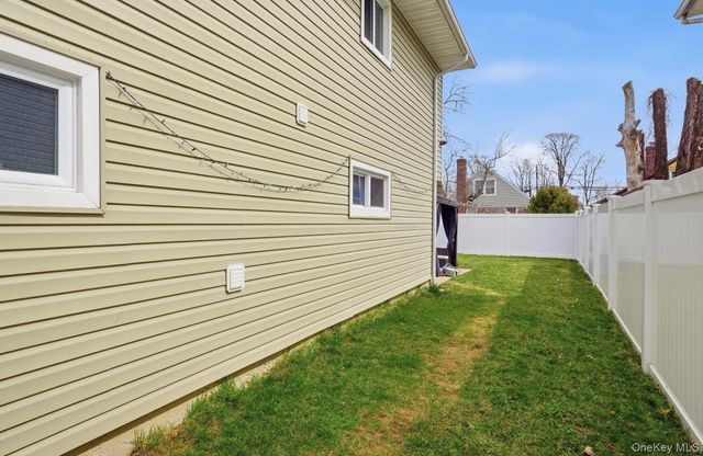 38 Sutton Street, Hempstead, NY 11550