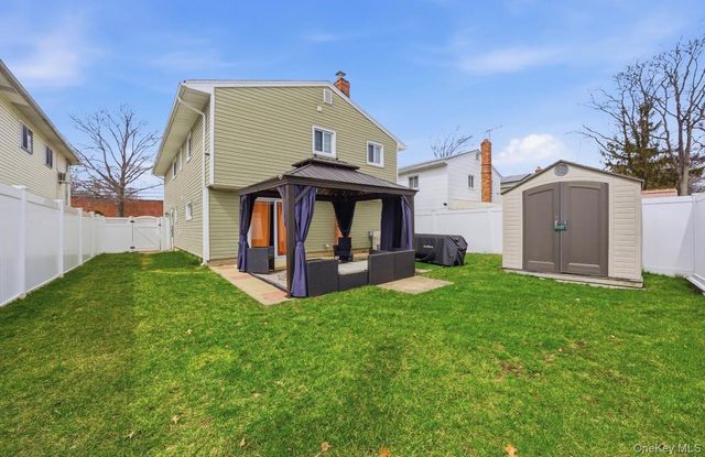 38 Sutton Street, Hempstead, NY 11550