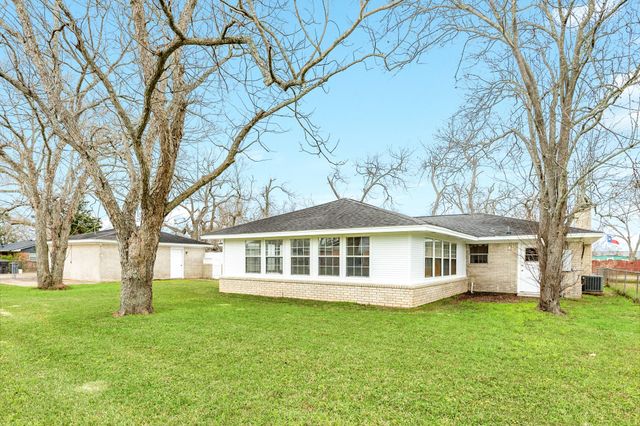 212 Avenue B, Brazoria, TX 77422