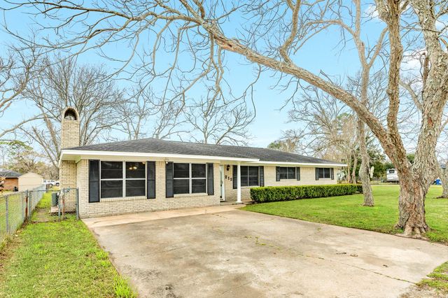 212 Avenue B, Brazoria, TX 77422