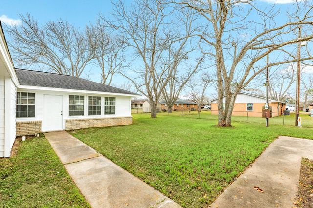 212 Avenue B, Brazoria, TX 77422
