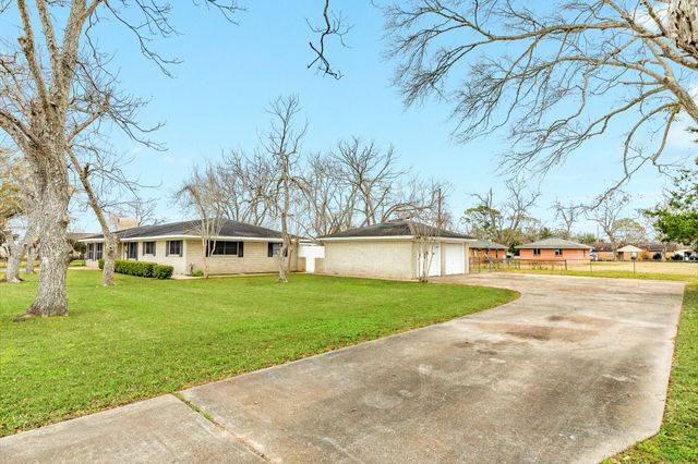212 Avenue B, Brazoria, TX 77422