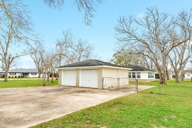 212 Avenue B, Brazoria, TX 77422