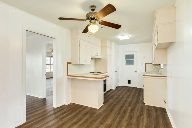 212 Avenue B, Brazoria, TX 77422