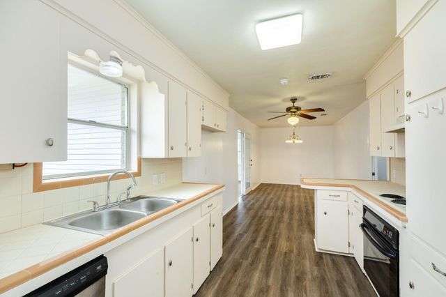 212 Avenue B, Brazoria, TX 77422