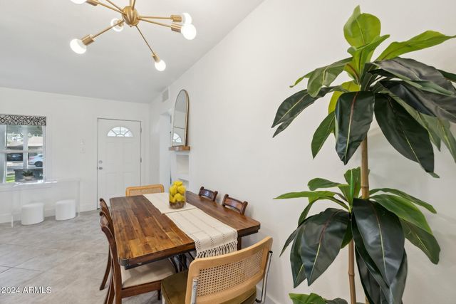 2230 E CLARENDON Avenue, Phoenix, AZ 85016