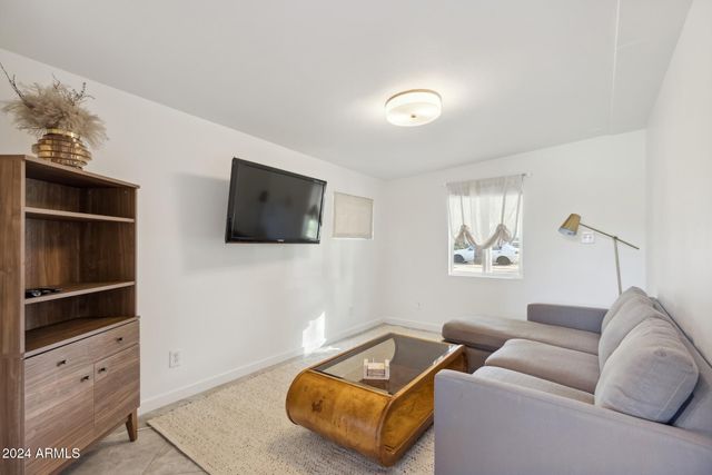 2230 E CLARENDON Avenue, Phoenix, AZ 85016