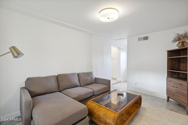 2230 E CLARENDON Avenue, Phoenix, AZ 85016