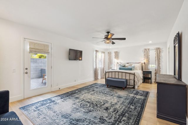 2230 E CLARENDON Avenue, Phoenix, AZ 85016