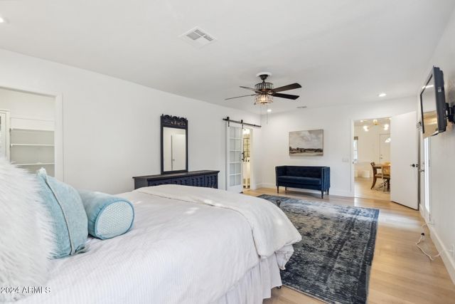 2230 E CLARENDON Avenue, Phoenix, AZ 85016