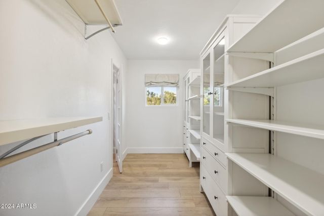 2230 E CLARENDON Avenue, Phoenix, AZ 85016