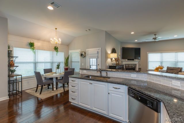 712 Hedgefield Way, Prattville, AL 36066