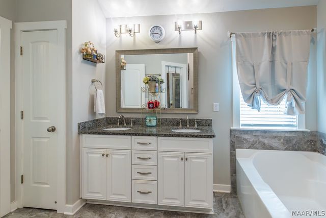 712 Hedgefield Way, Prattville, AL 36066