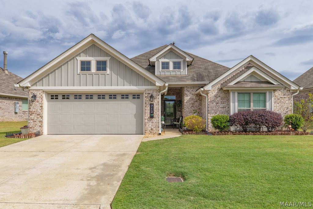 712 Hedgefield Way, Prattville, AL 36066