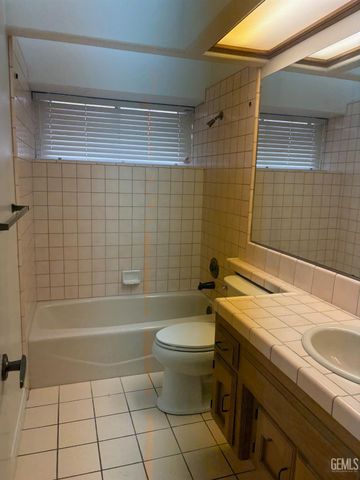 8228 Norfolk Court, Bakersfield, CA 93311