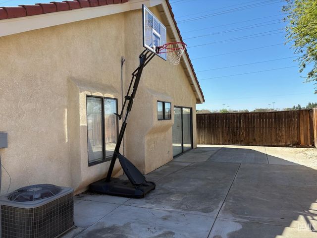 8228 Norfolk Court, Bakersfield, CA 93311