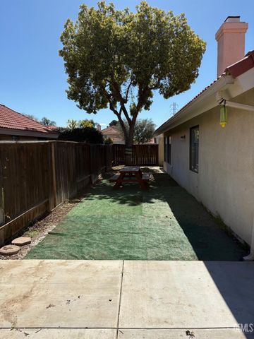 8228 Norfolk Court, Bakersfield, CA 93311