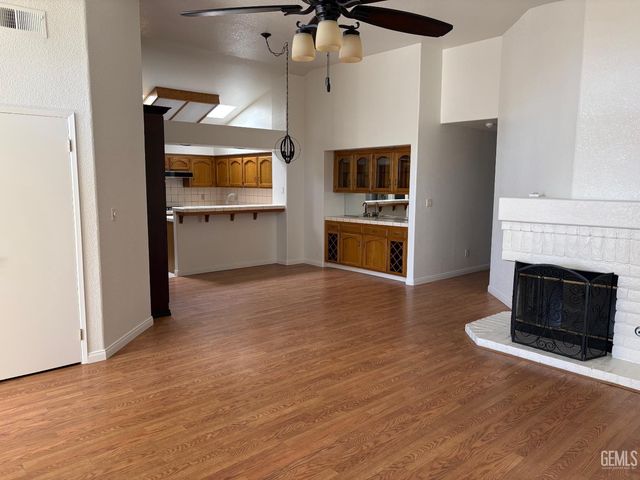 8228 Norfolk Court, Bakersfield, CA 93311