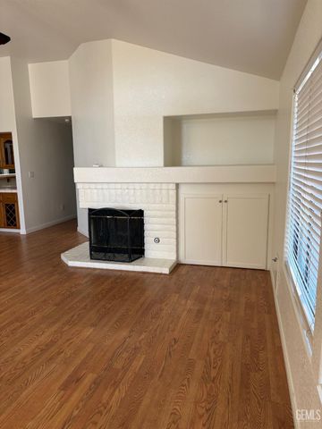 8228 Norfolk Court, Bakersfield, CA 93311